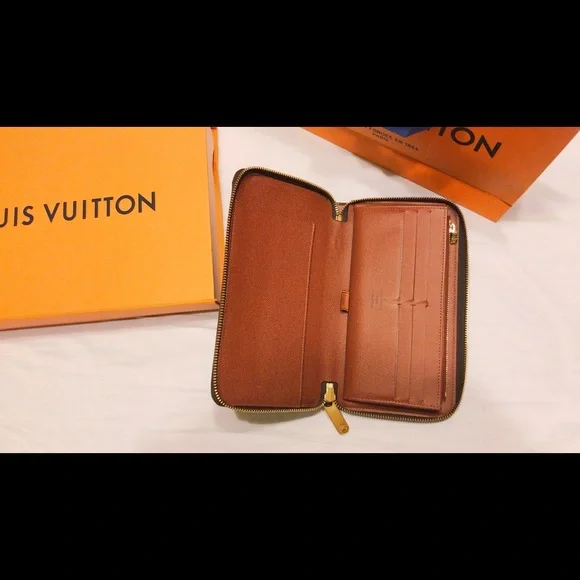 Louis Vuitton Zippy Organizer! Hard to find! 😊 - Picture 6 of 15